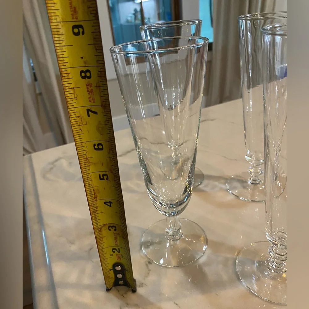 Bundle of 4 Clear Glass Pilsner Beer Glasses with short Stems 2 Styles